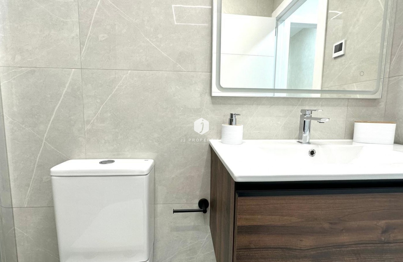 Resale - Apartment / flat -
Torrevieja - Playa del Cura
