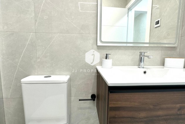 Resale - Apartment / flat -
Torrevieja - Playa del Cura