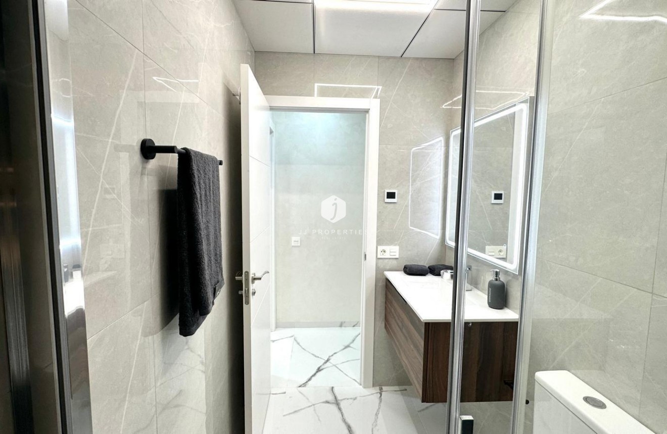 Resale - Apartment / flat -
Torrevieja - Playa del Cura