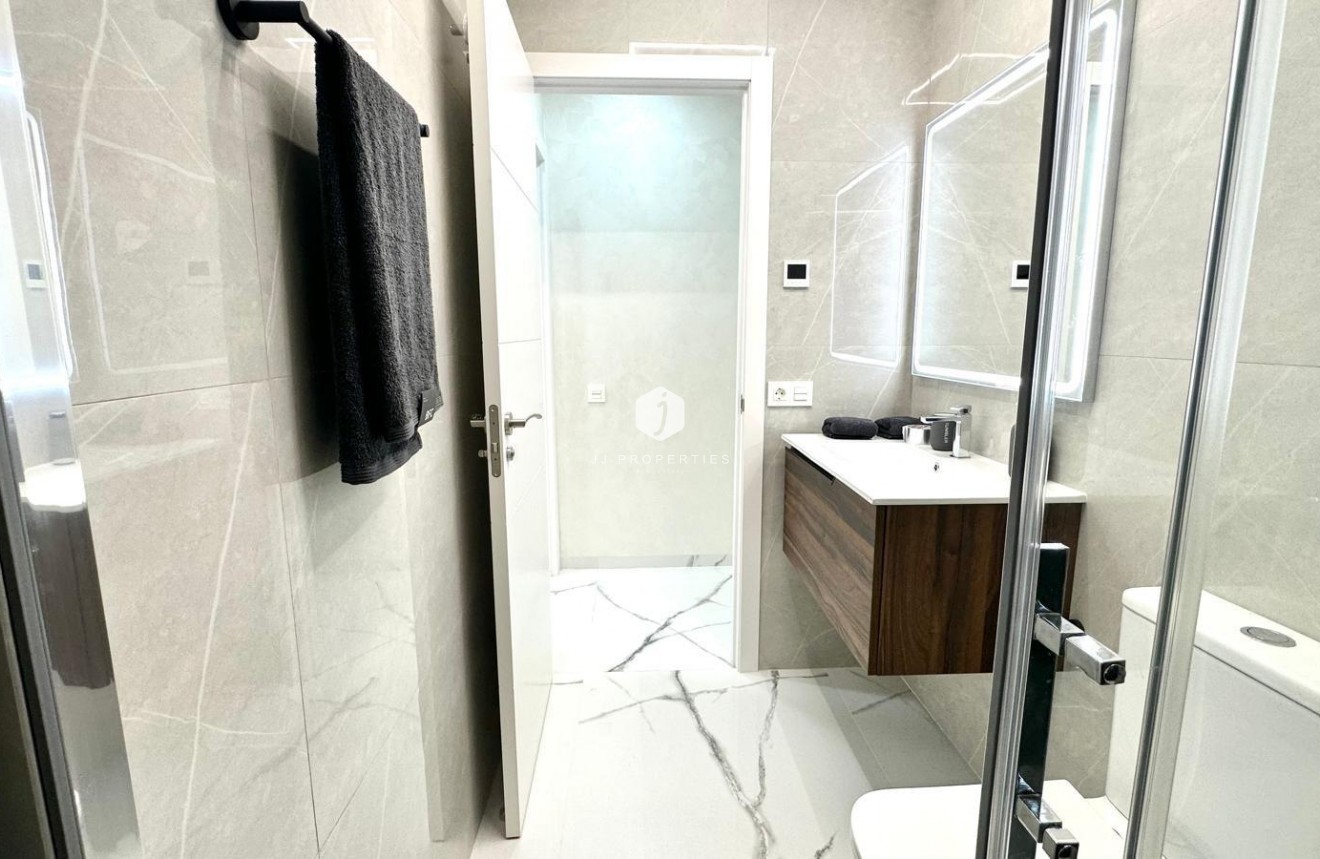 Resale - Apartment / flat -
Torrevieja - Playa del Cura