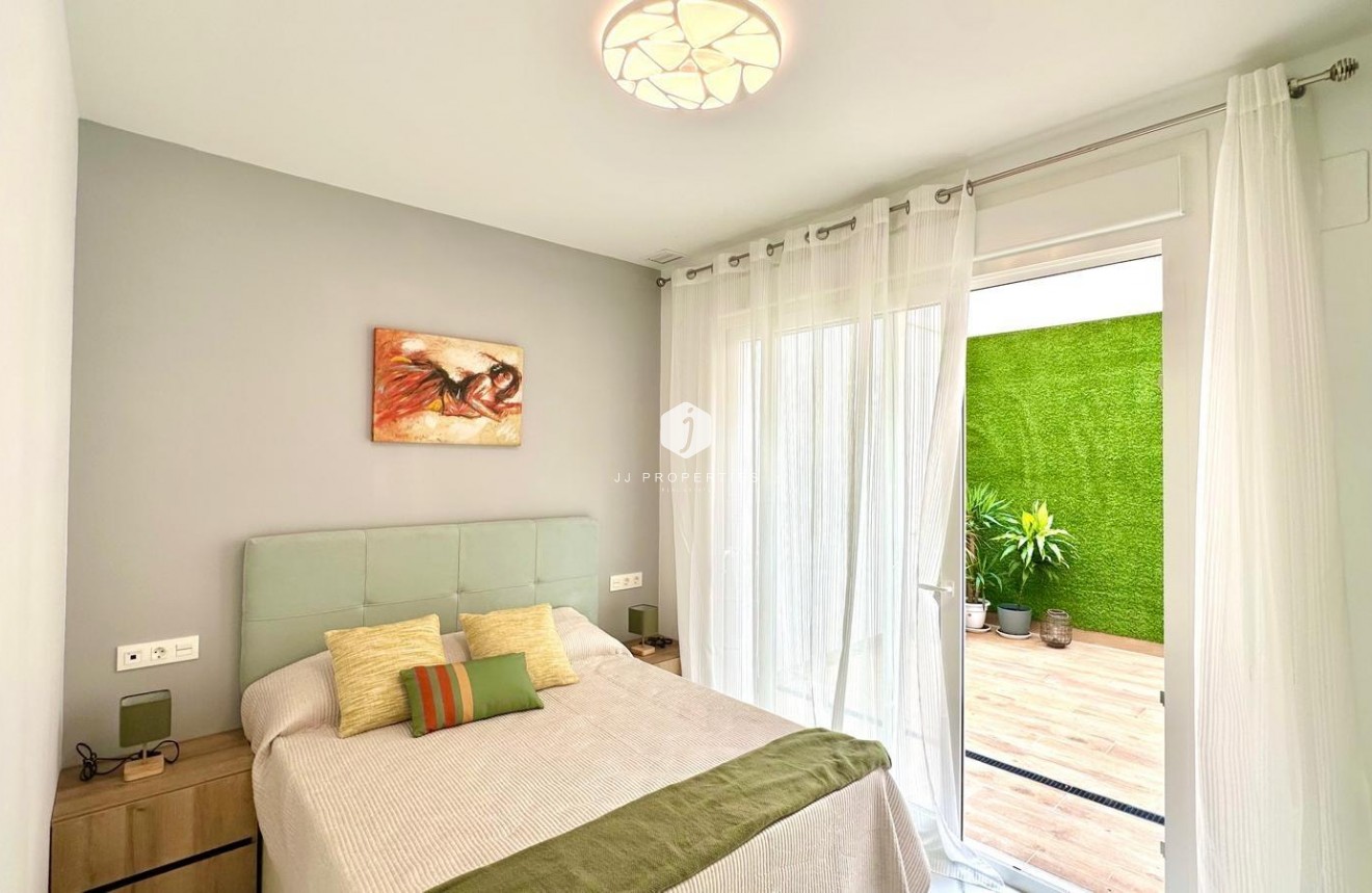 Resale - Apartment / flat -
Torrevieja - Playa del Cura