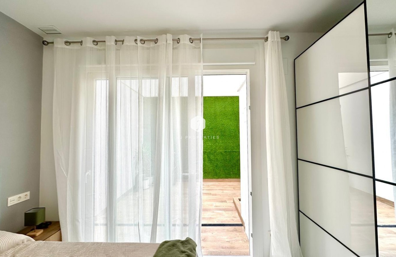 Resale - Apartment / flat -
Torrevieja - Playa del Cura