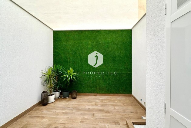 Resale - Apartment / flat -
Torrevieja - Playa del Cura