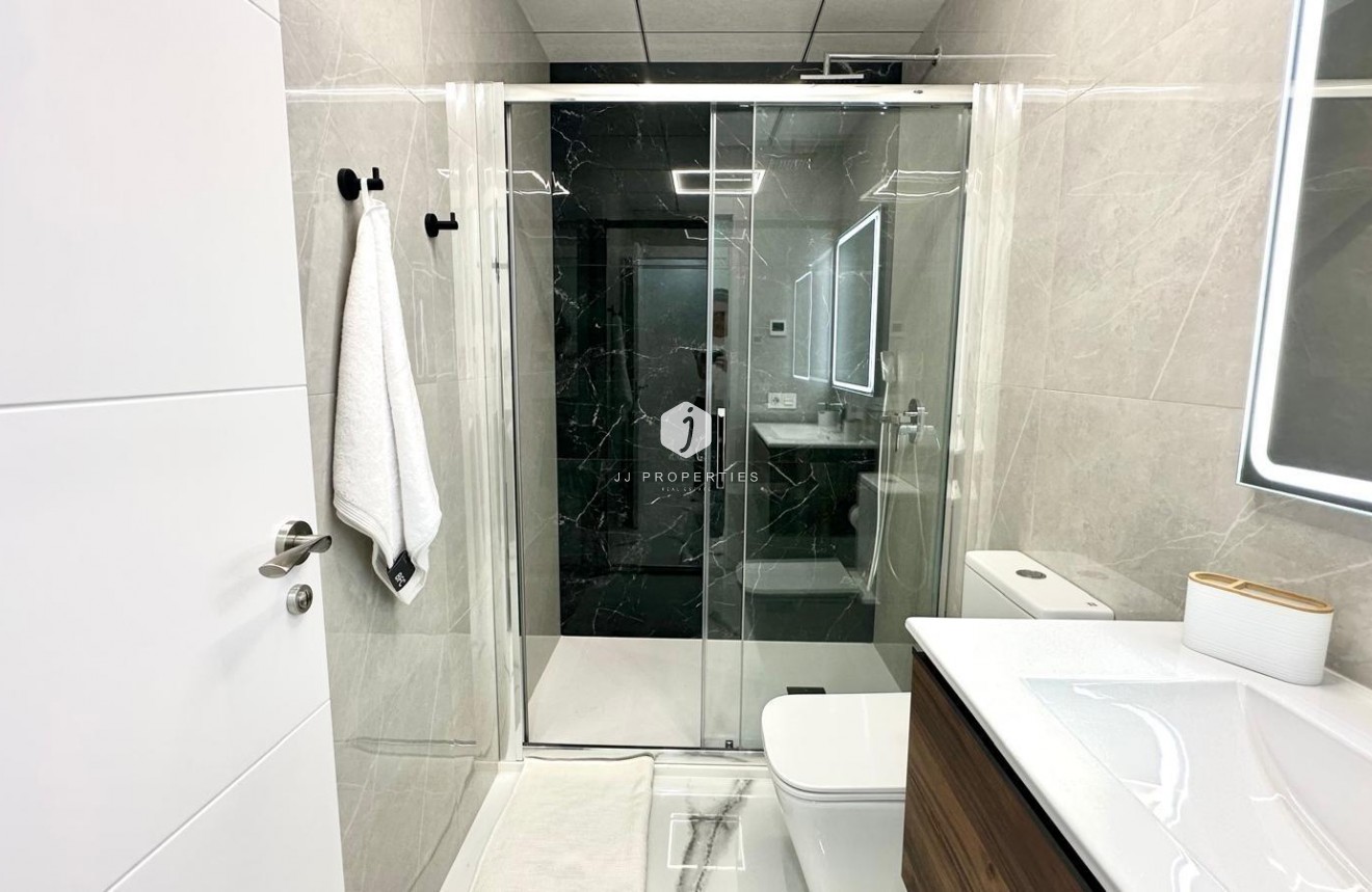 Aus zweiter Hand - Wohnung -
Torrevieja - Playa del Cura