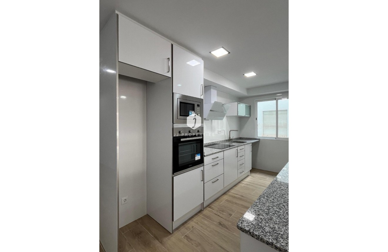 Resale - Apartment / flat -
Torrevieja - La Mata