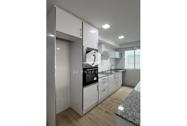 Resale - Apartment / flat -
Torrevieja - La Mata