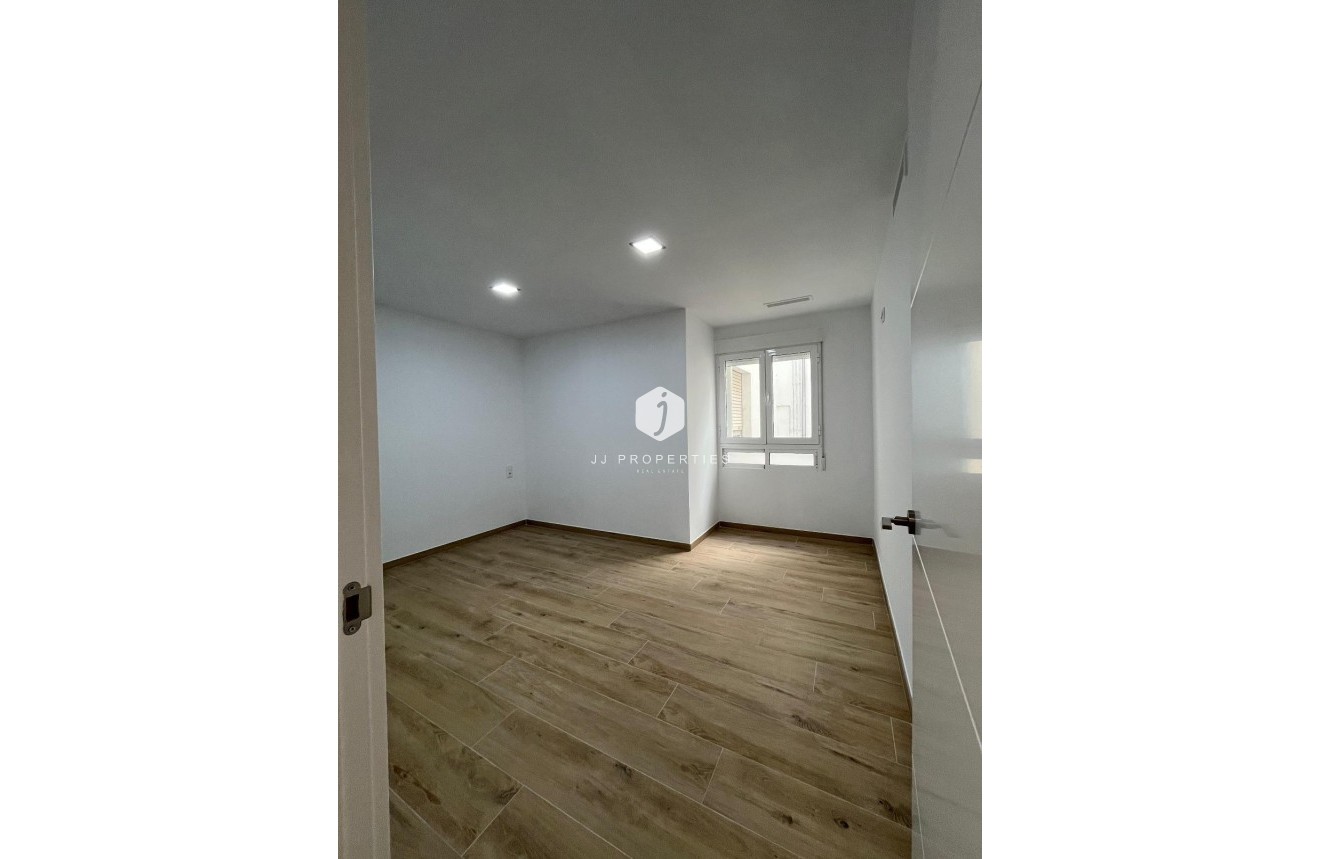 Resale - Apartment / flat -
Torrevieja - La Mata