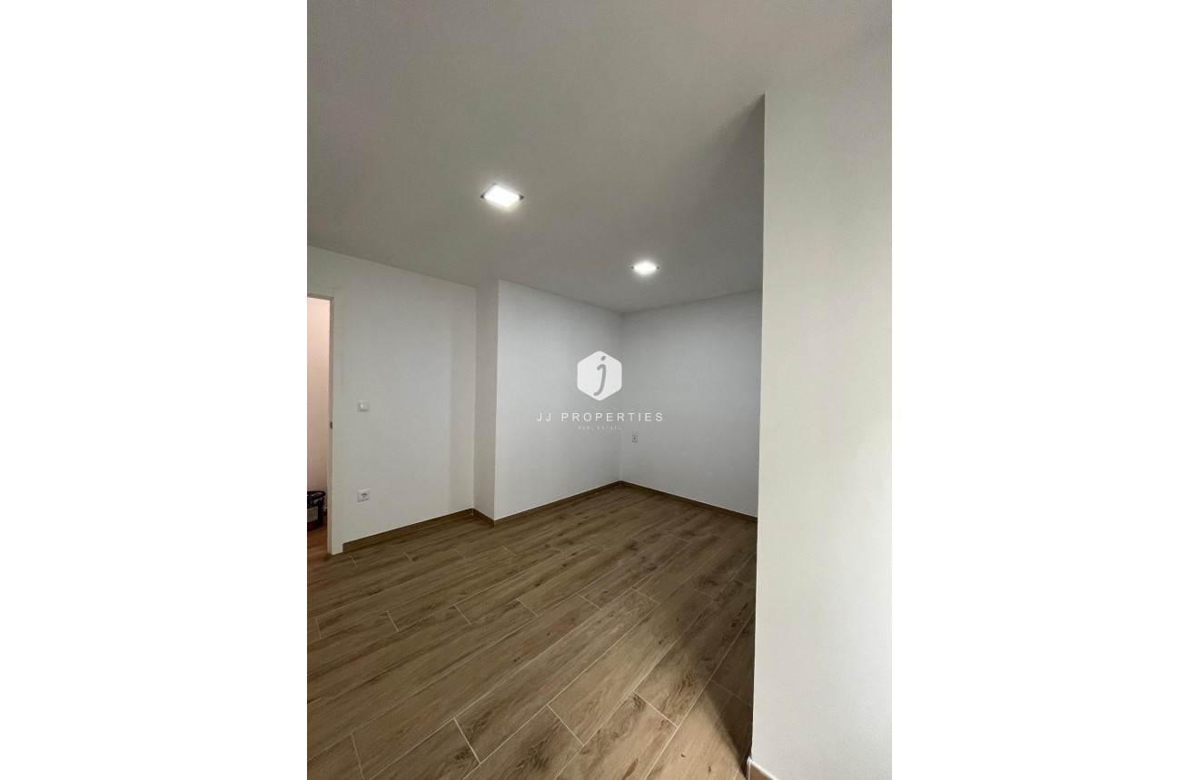 Resale - Apartment / flat -
Torrevieja - La Mata