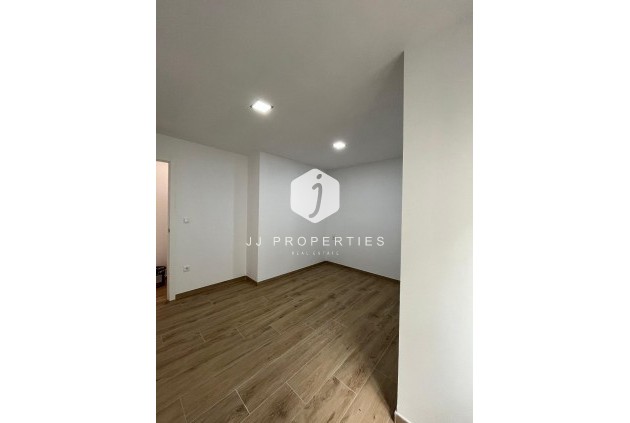 Resale - Apartment / flat -
Torrevieja - La Mata