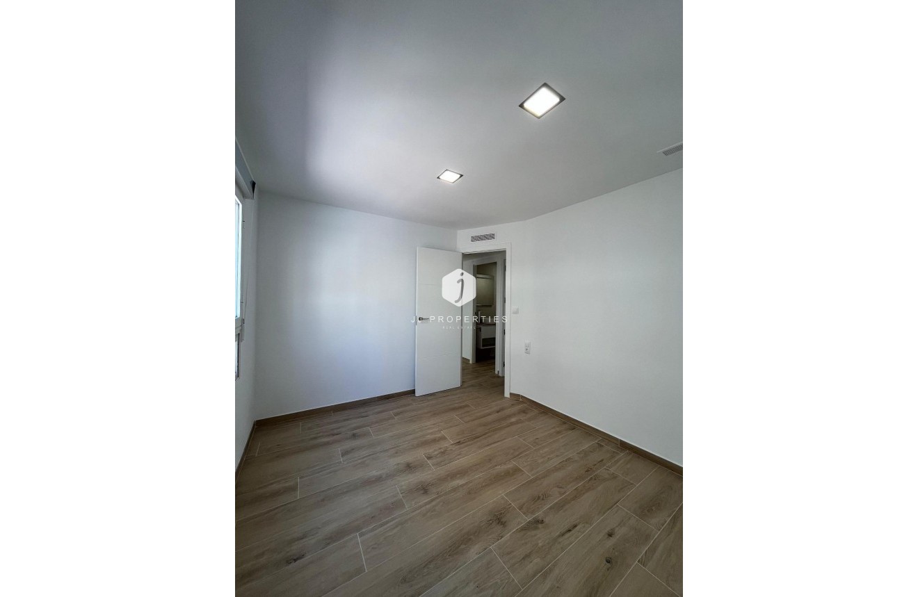 Resale - Apartment / flat -
Torrevieja - La Mata