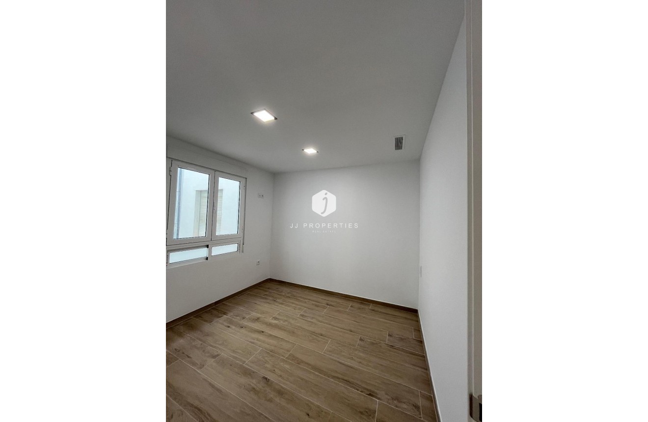 Resale - Apartment / flat -
Torrevieja - La Mata