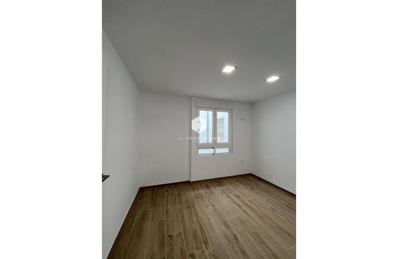 Resale - Apartment / flat -
Torrevieja - La Mata