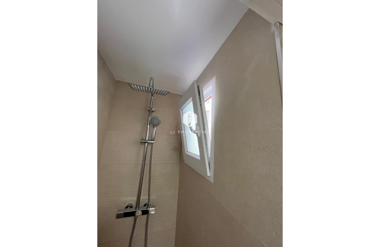 Resale - Apartment / flat -
Torrevieja - La Mata