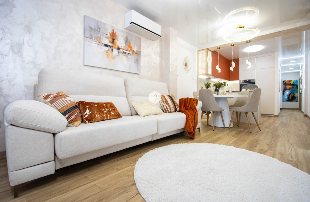 Resale - Apartment / flat -
Torrevieja - Costa Blanca