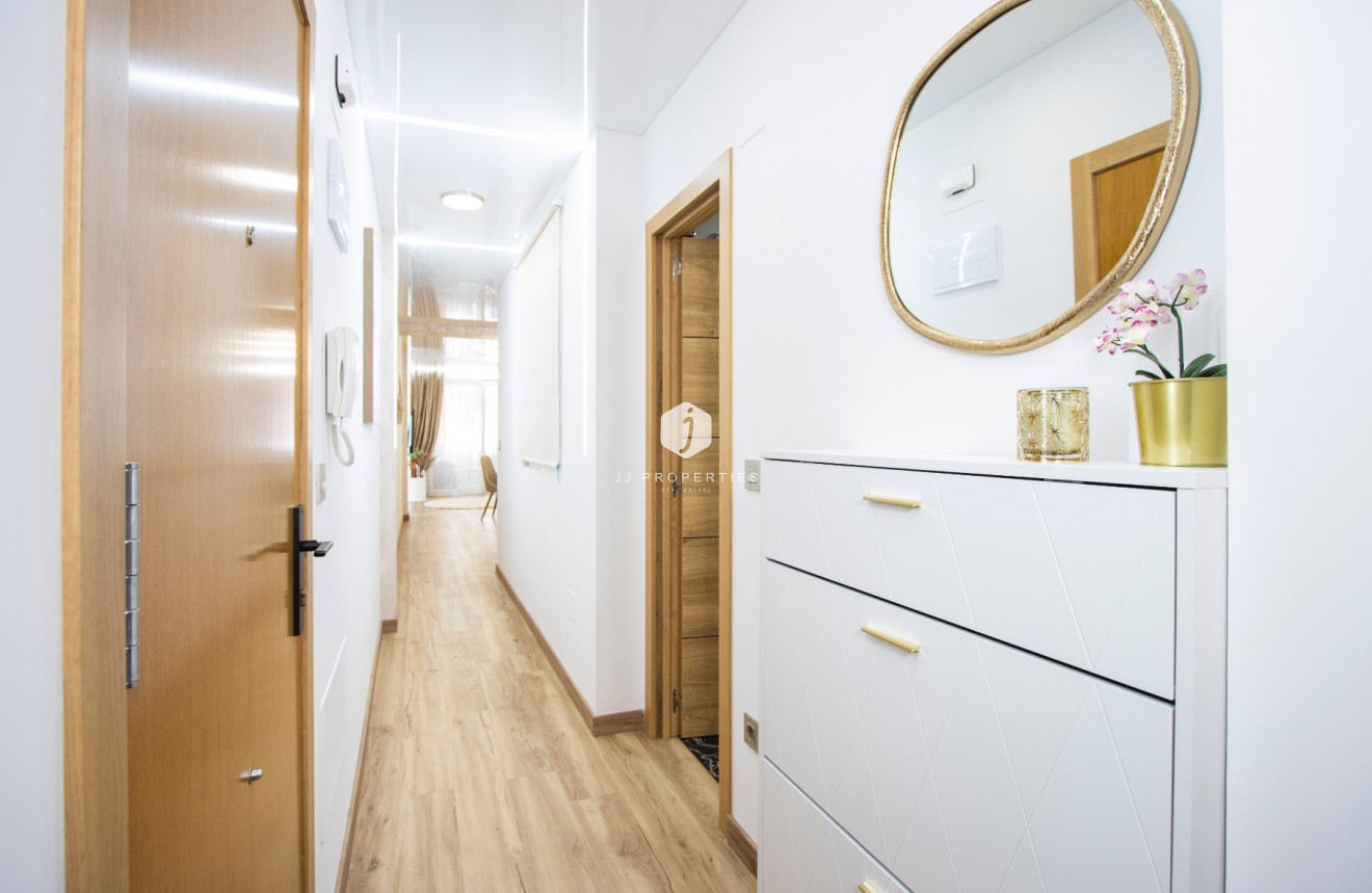 Resale - Apartment / flat -
Torrevieja - Costa Blanca