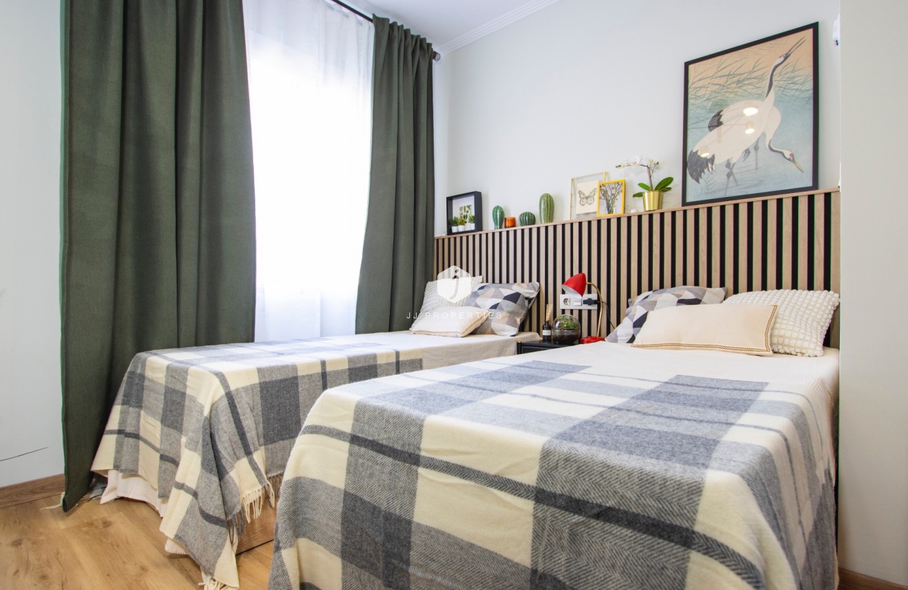 Resale - Apartment / flat -
Torrevieja - Costa Blanca