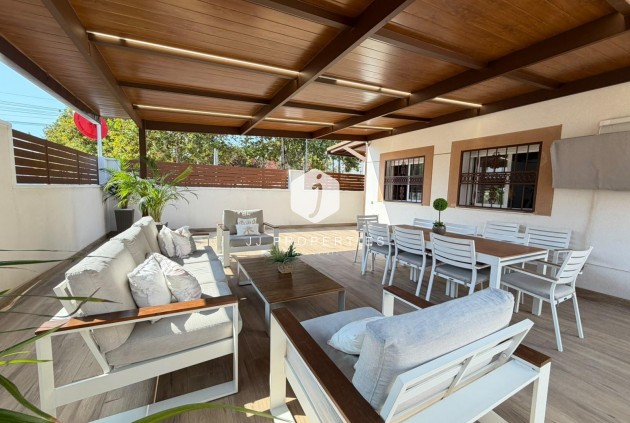D'occasion - Chalet -
Torrevieja - Nueva Torrevieja