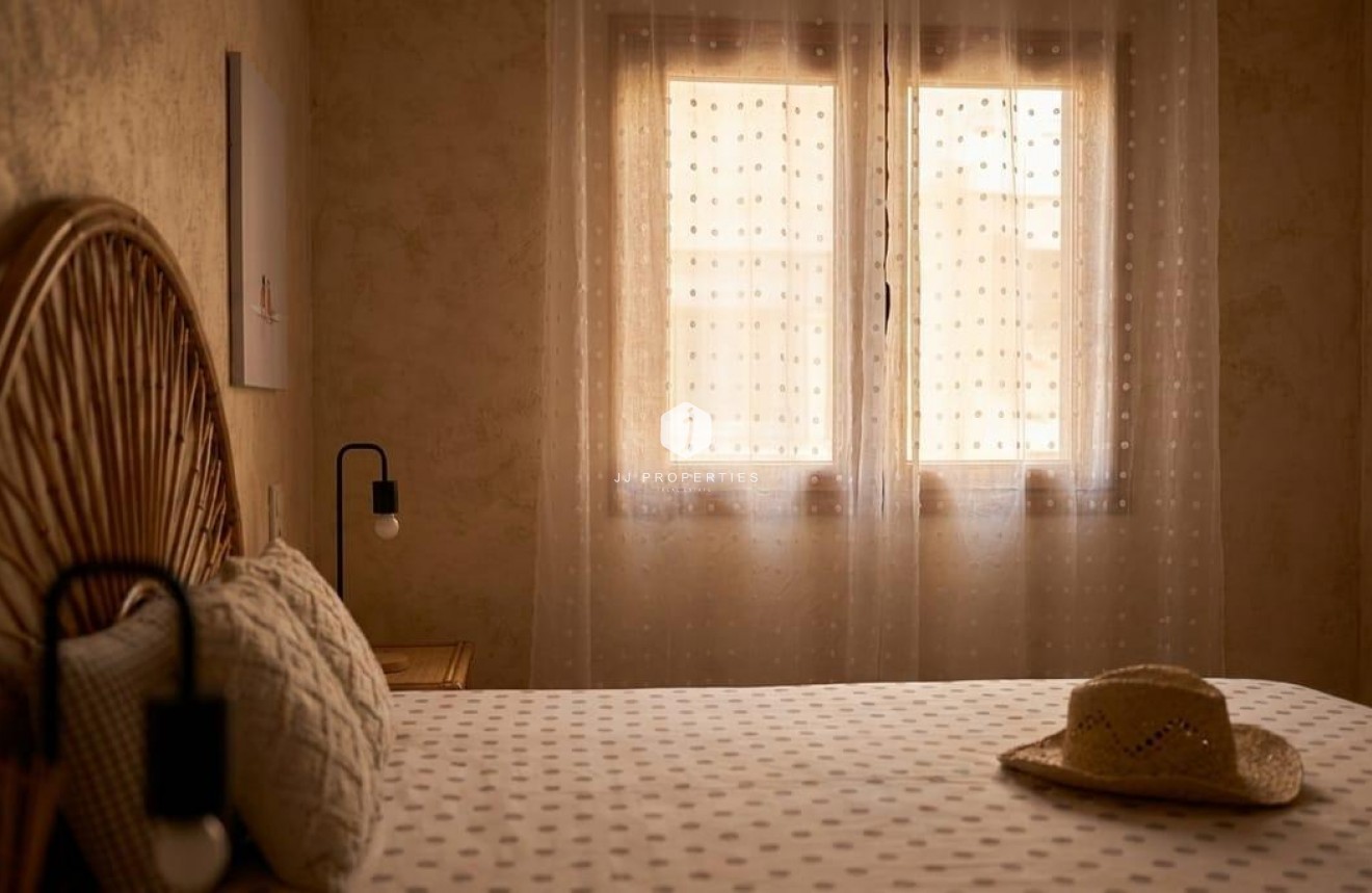 Segunda mano - Apartamento / piso -
Torrevieja - Playa de los Locos