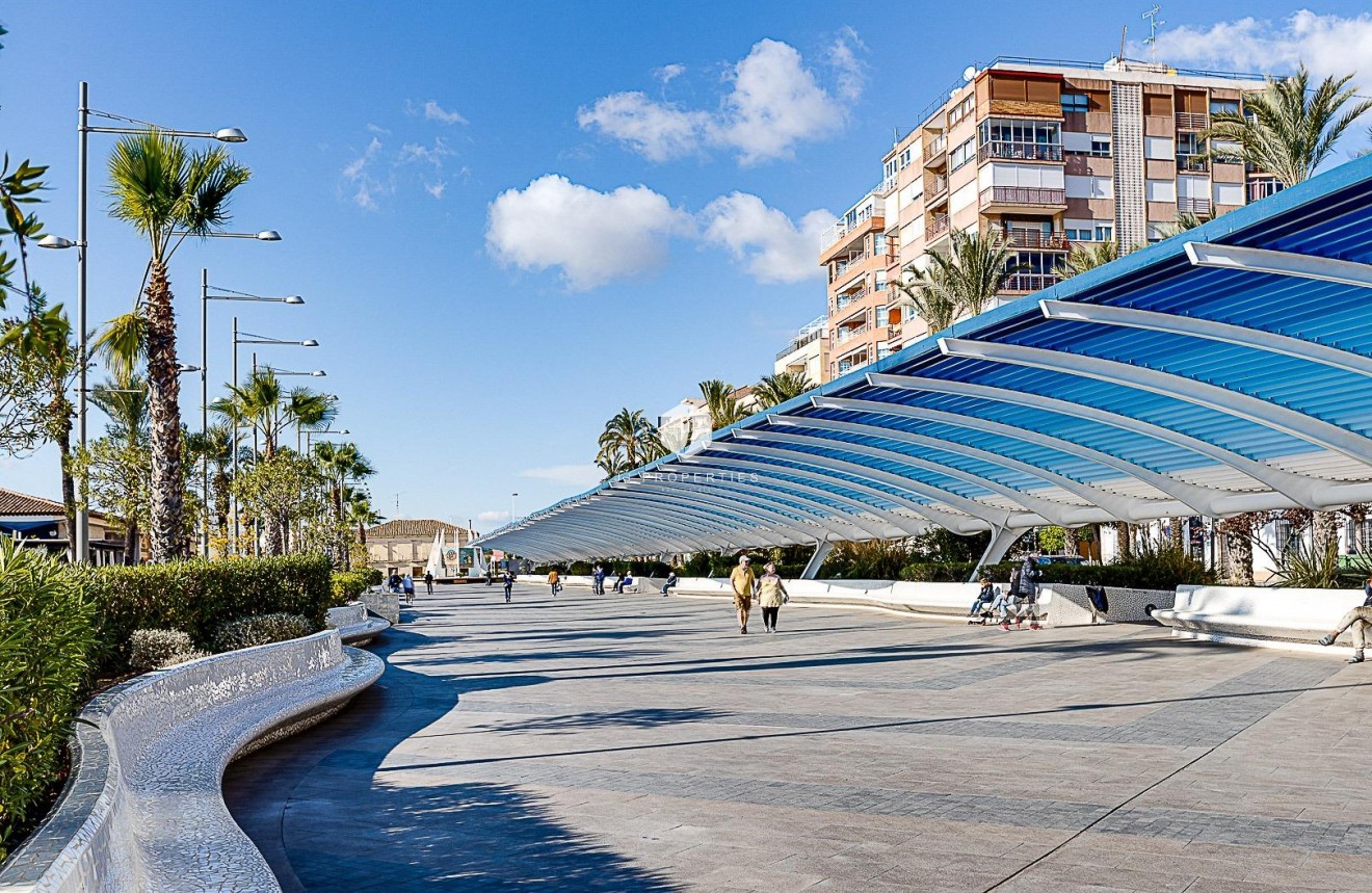 Segunda mano - Apartamento / piso -
Torrevieja - Playa de los Locos