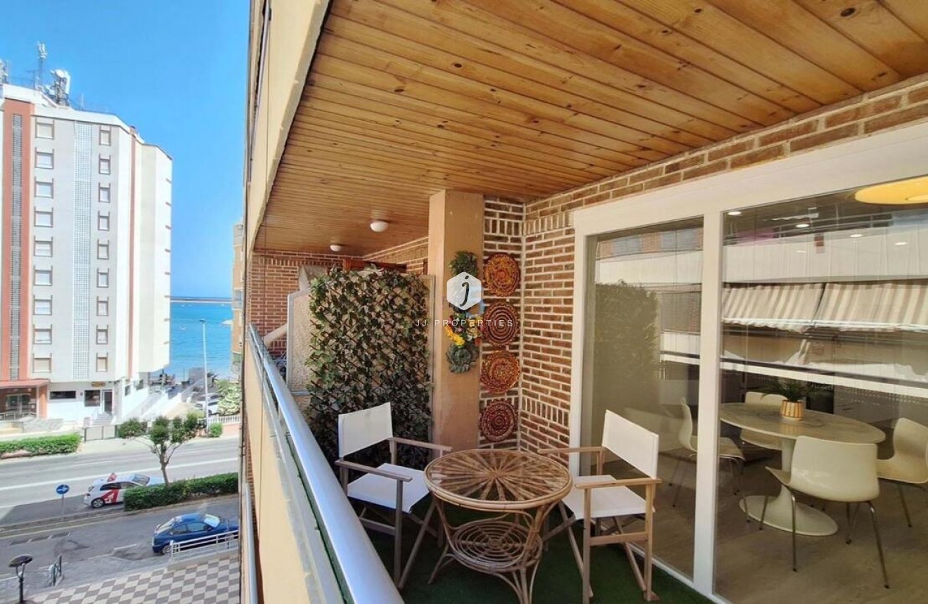 Aus zweiter Hand - Wohnung -
Torrevieja - Playa Acecion