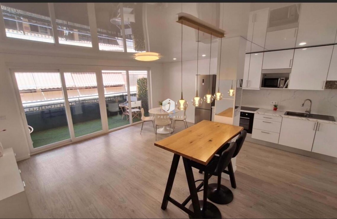 Aus zweiter Hand - Wohnung -
Torrevieja - Playa Acecion