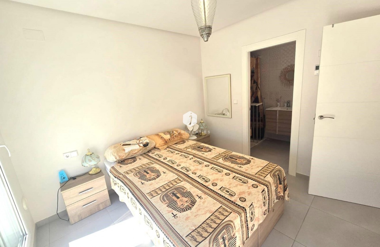 Z drugiej ręki - Dupleks -
Torrevieja - Sector 25