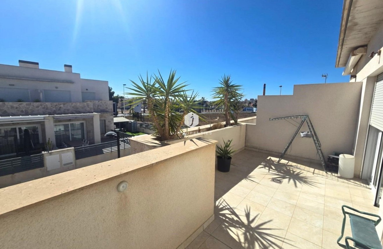 Z drugiej ręki - Dupleks -
Torrevieja - Sector 25