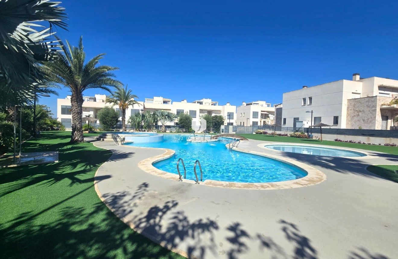 Z drugiej ręki - Dupleks -
Torrevieja - Sector 25