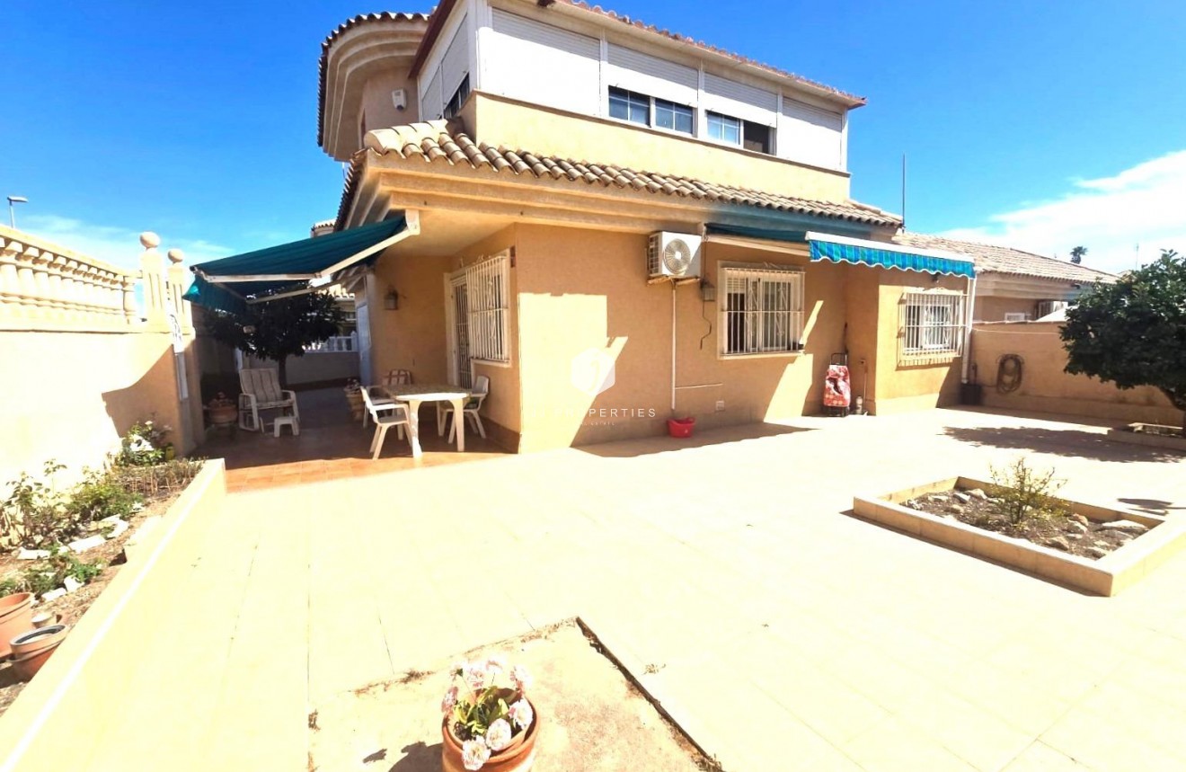 Resale - Villa -
Torrevieja - Los Balcones - Los Altos del Edén