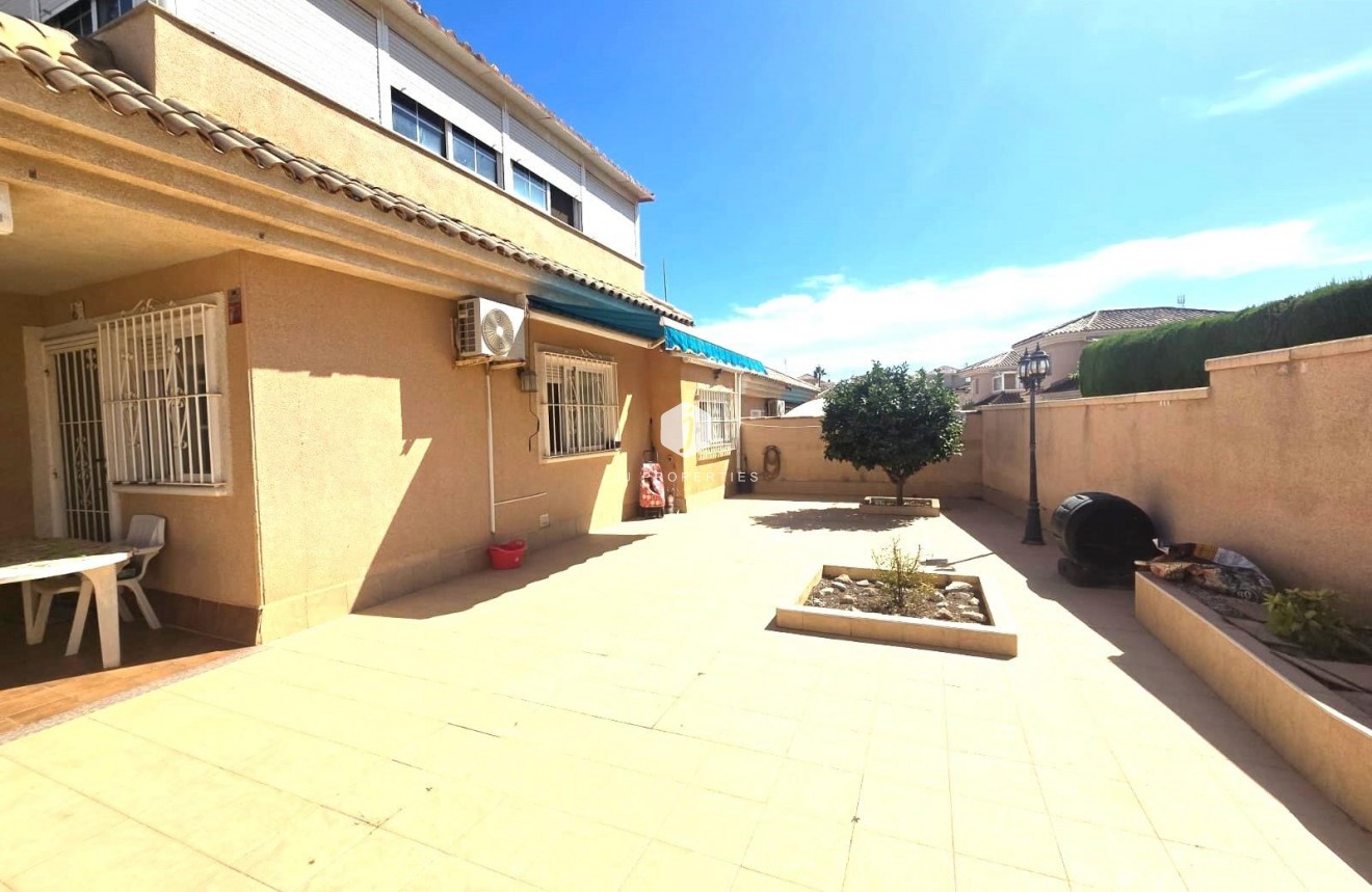 Resale - Villa -
Torrevieja - Los Balcones - Los Altos del Edén