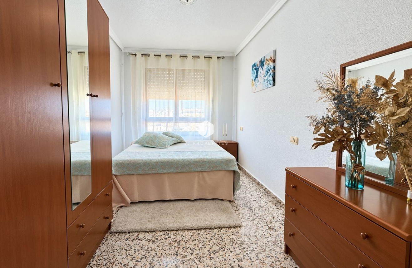 D'occasion - Appartement -
Torrevieja - Acequion