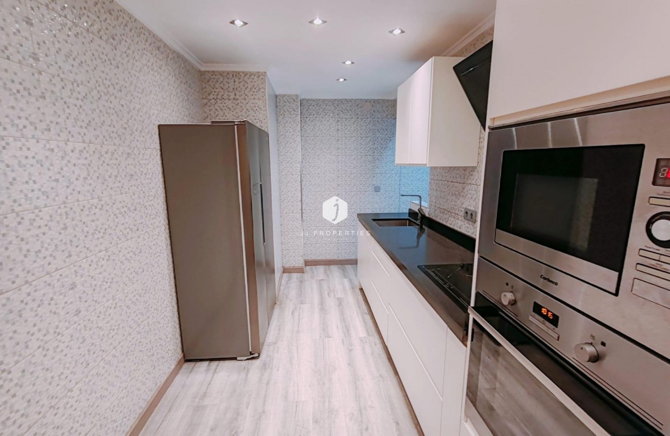 D'occasion - Appartement -
Torrevieja - Acequion