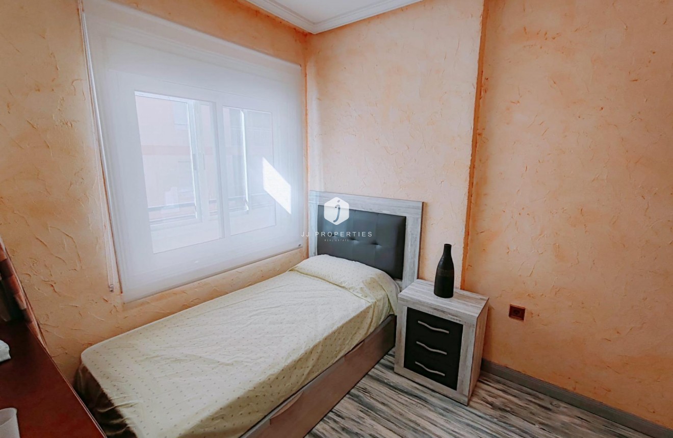 D'occasion - Appartement -
Torrevieja - Acequion