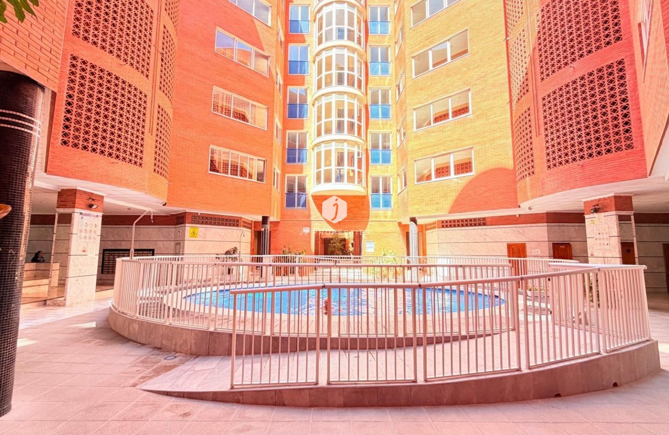 D'occasion - Appartement -
Torrevieja - Acequion
