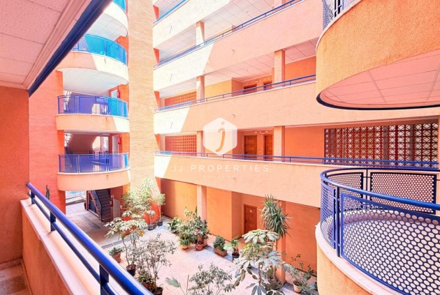 D'occasion - Appartement -
Torrevieja - Acequion