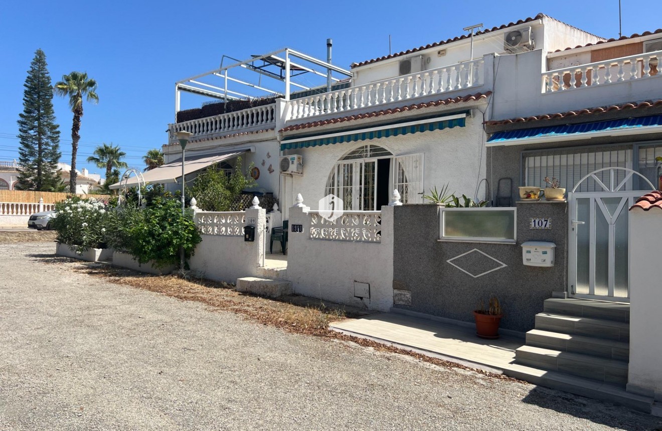 Segunda mano - Chalet -
Torrevieja - San luis