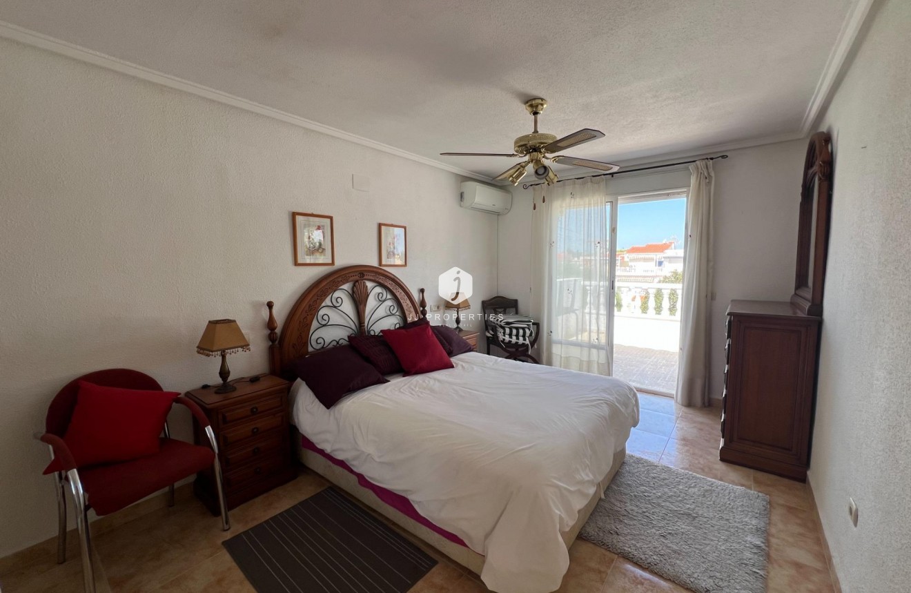 Segunda mano - Chalet -
Torrevieja - San luis