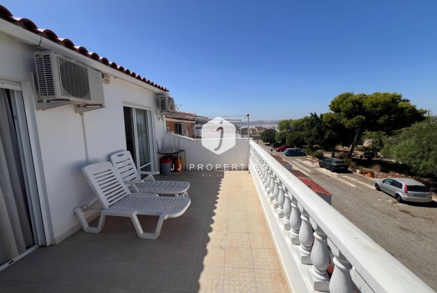 Segunda mano - Chalet -
Torrevieja - San luis