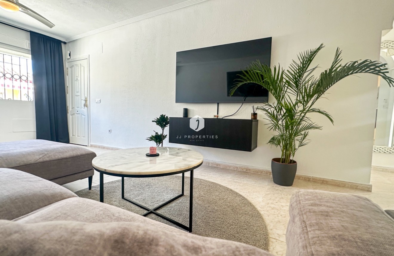 Resale - Chalet -
Los Altos - Costa Blanca