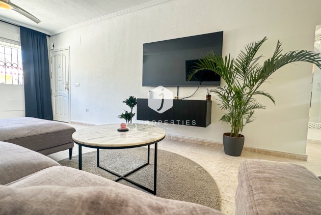 Resale - Chalet -
Los Altos - Costa Blanca