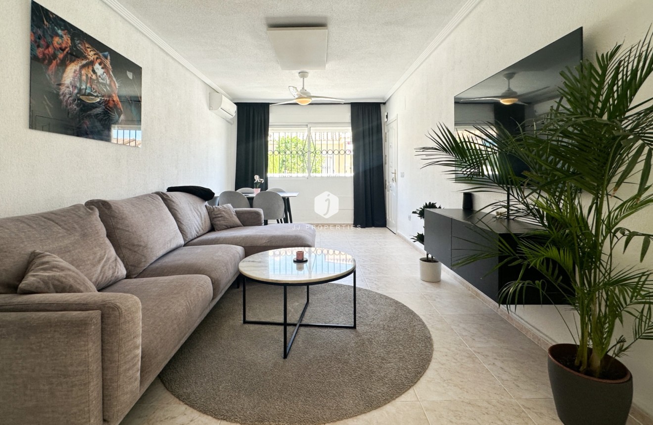 Resale - Chalet -
Los Altos - Costa Blanca