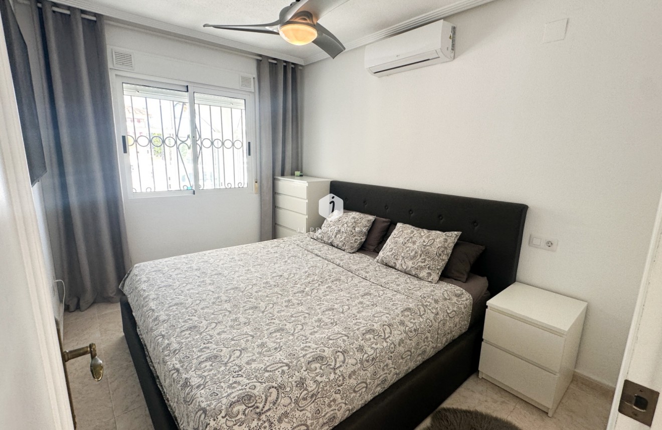 Resale - Chalet -
Los Altos - Costa Blanca