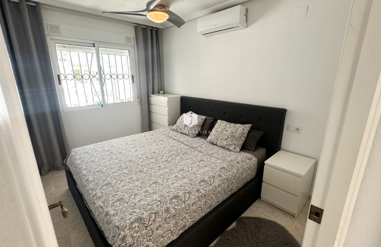 Resale - Chalet -
Los Altos - Costa Blanca