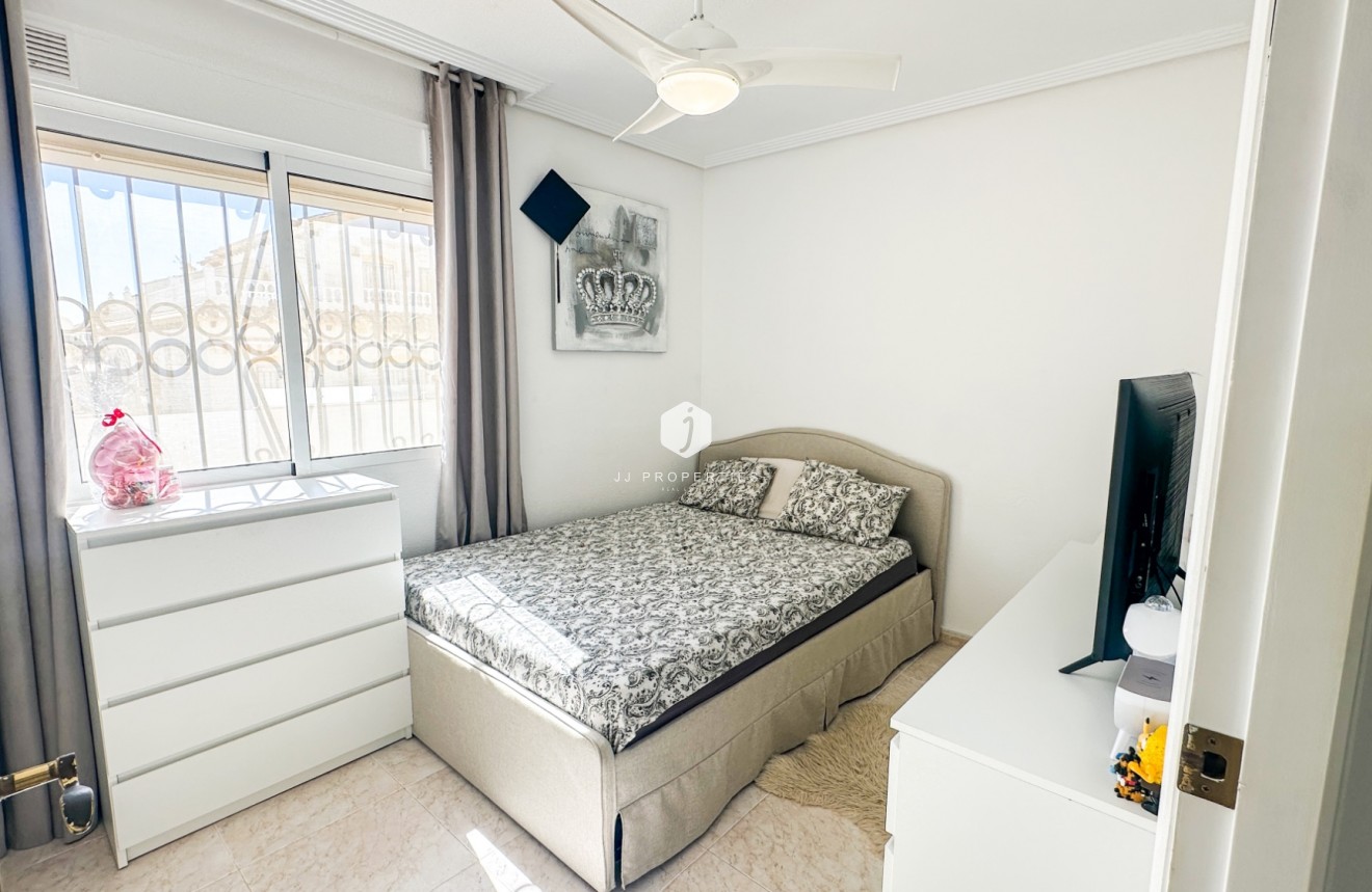 Resale - Chalet -
Los Altos - Costa Blanca