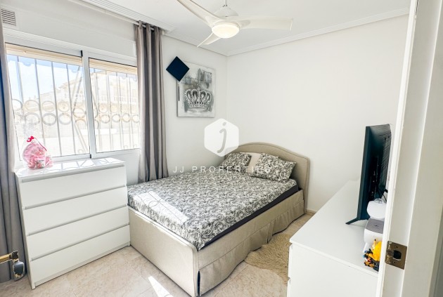 Resale - Chalet -
Los Altos - Costa Blanca