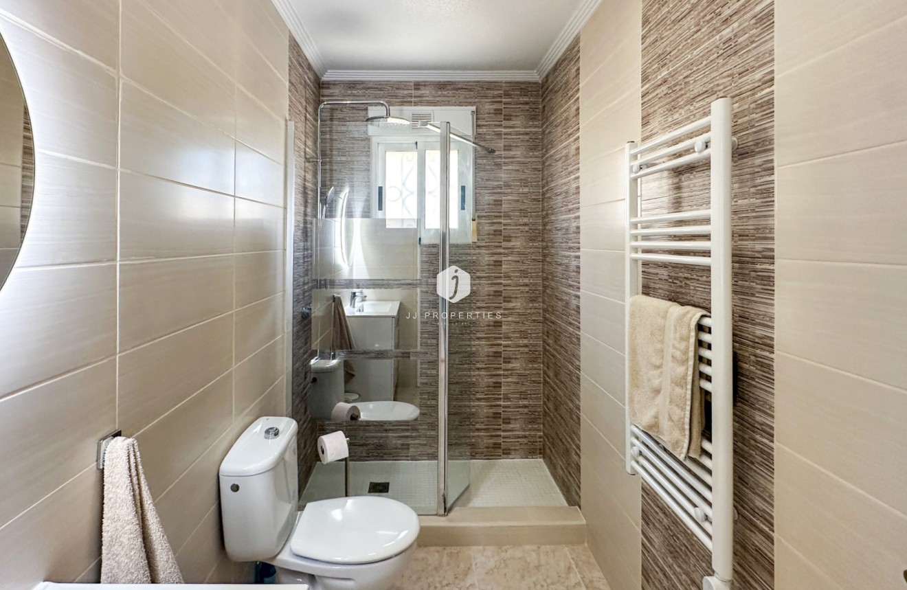 Resale - Chalet -
Los Altos - Costa Blanca