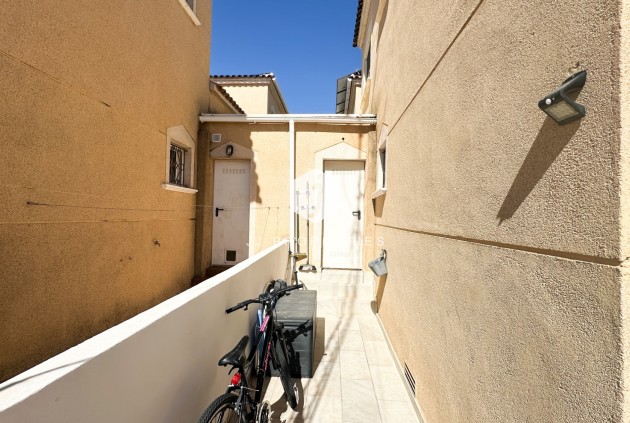 Resale - Chalet -
Los Altos - Costa Blanca