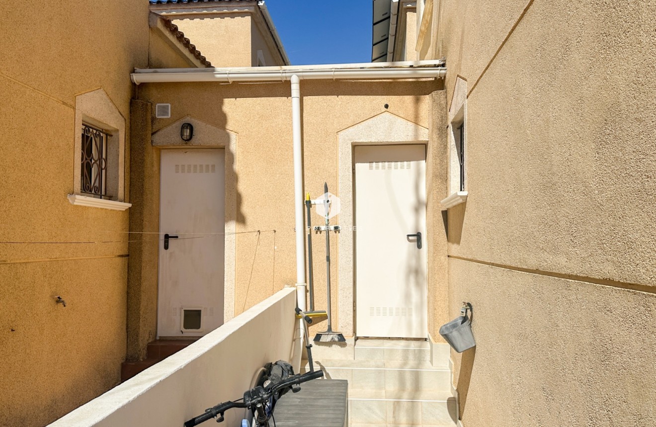 Resale - Chalet -
Los Altos - Costa Blanca