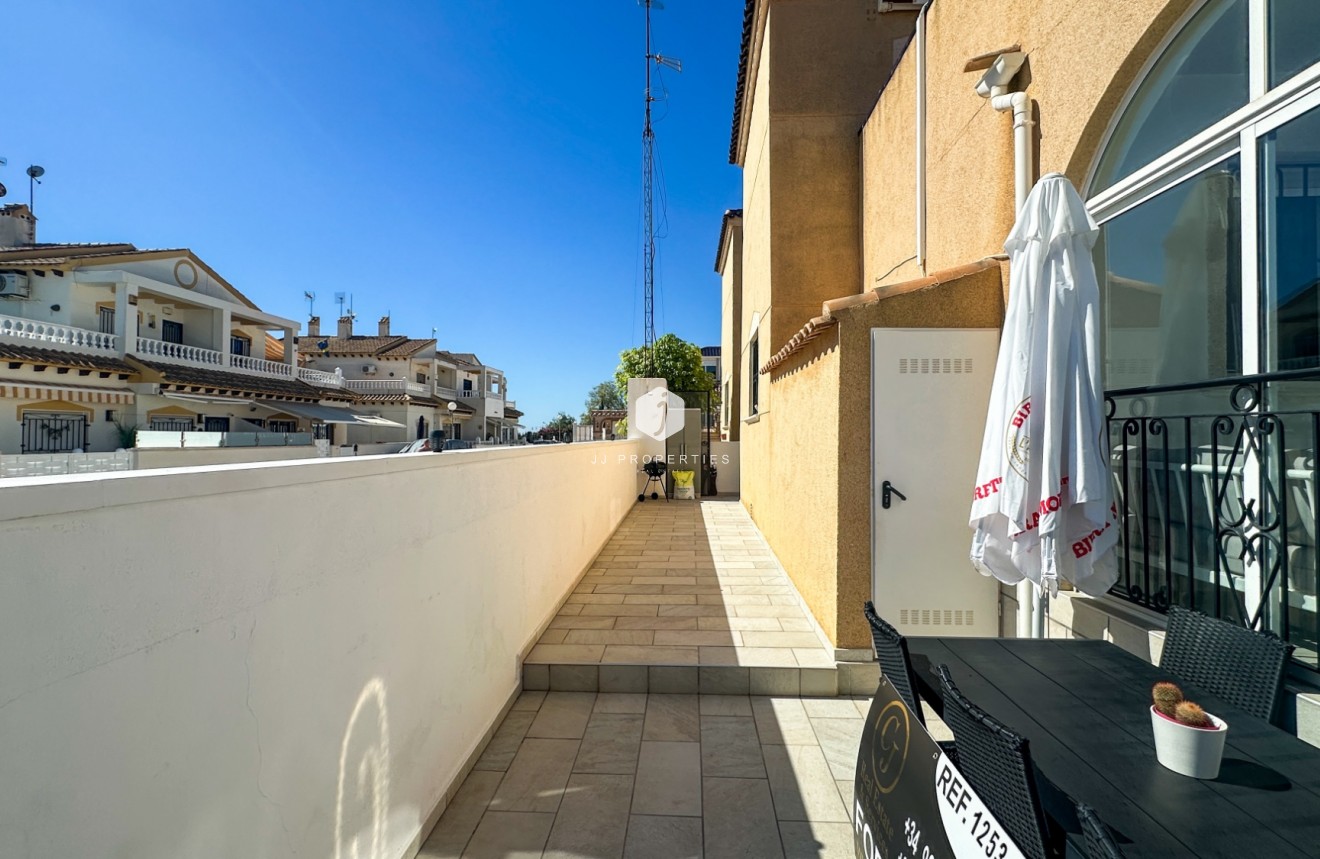 Resale - Chalet -
Los Altos - Costa Blanca