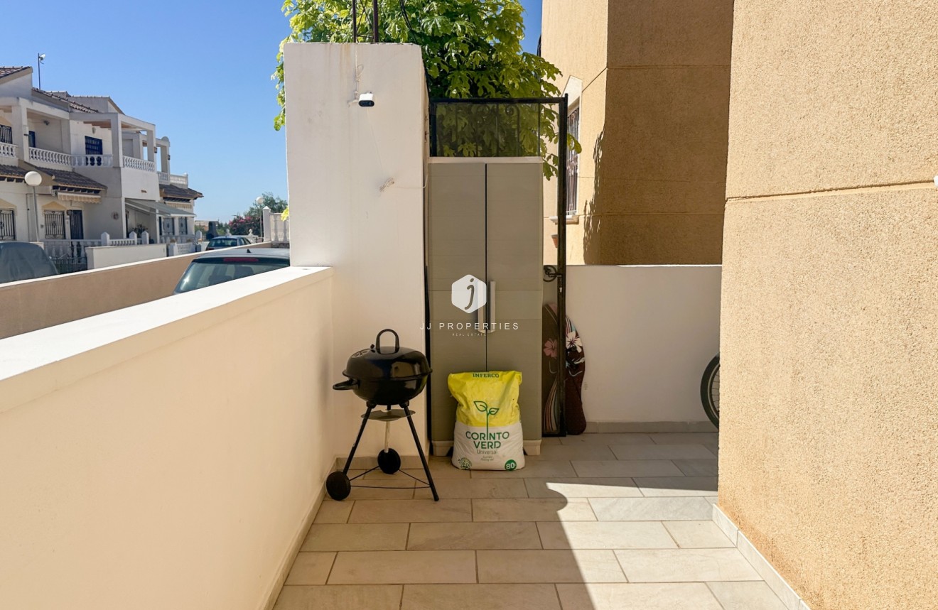 Resale - Chalet -
Los Altos - Costa Blanca